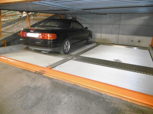 Duplex Garage mit Auto